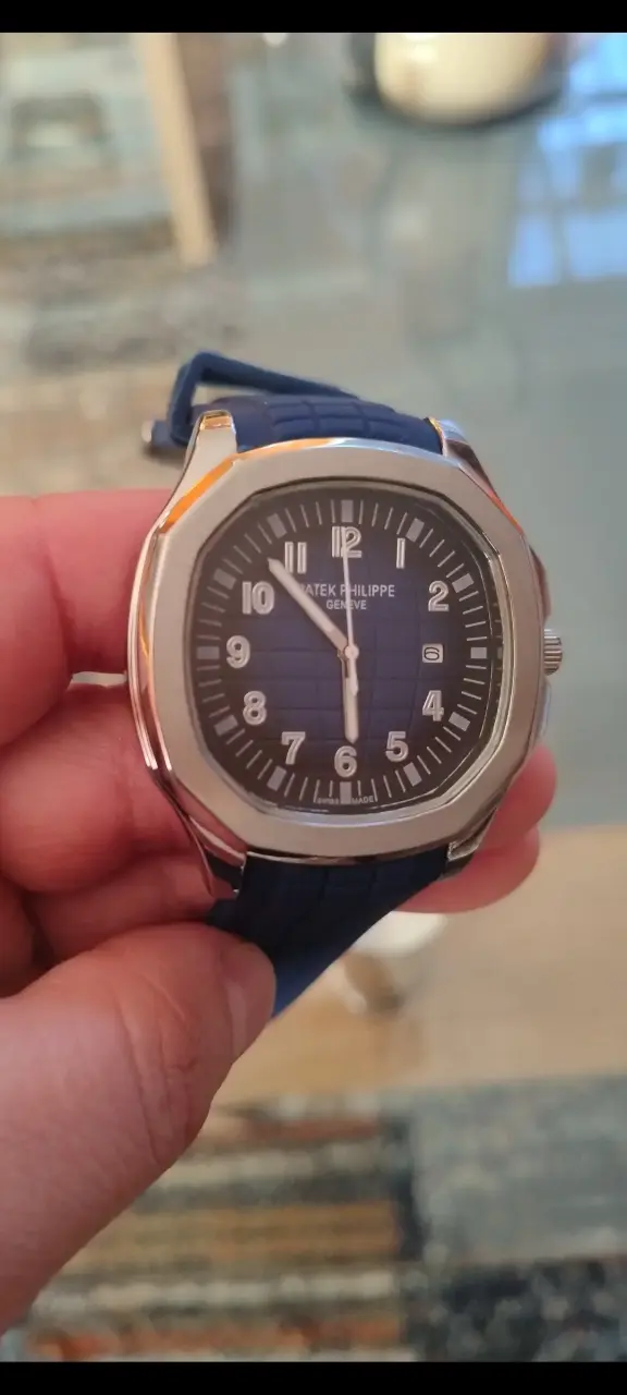 Reloj de pulsera azul con correa de silicona - 2