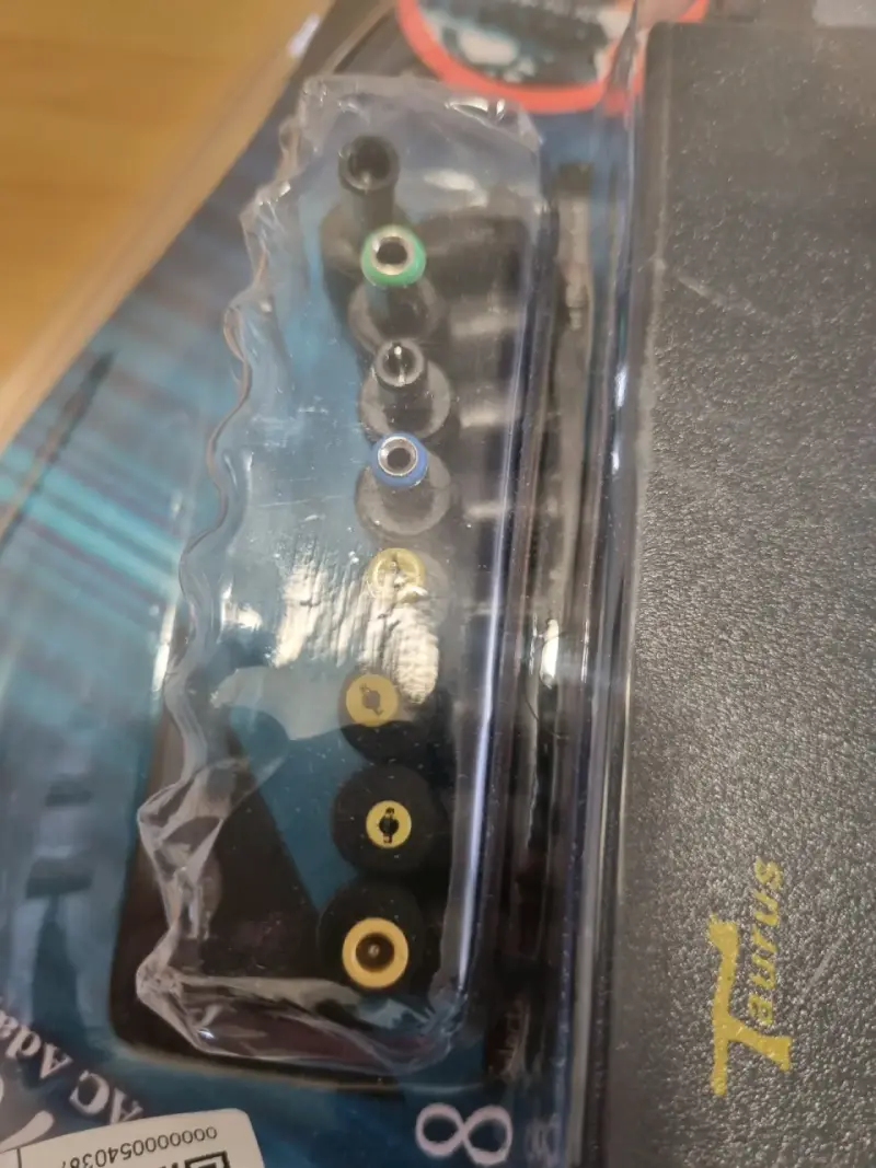 Adaptador de Corriente Universal para Laptop Taurus ZB-70W - 2