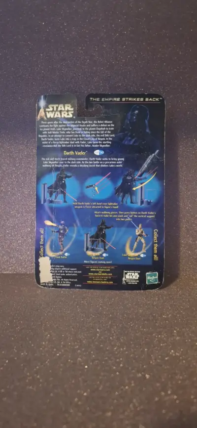 Figura de acción Darth Vader Star Wars con sable de luz - miniatura 2