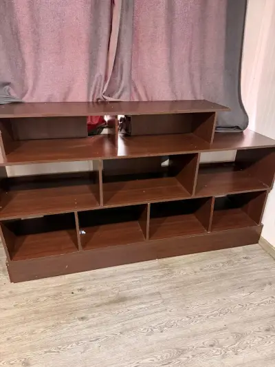 Estante de madera para sala con múltiples compartimentos - miniatura 1