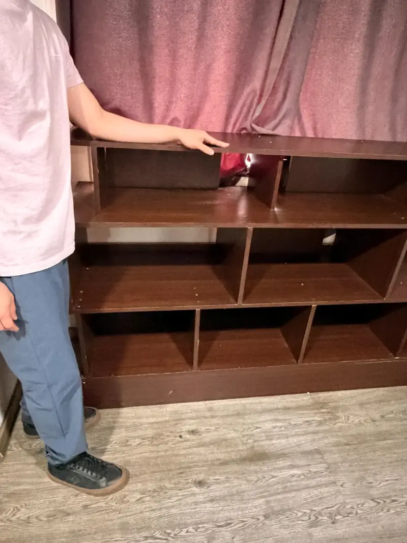 Estante de madera para sala con múltiples compartimentos - 2