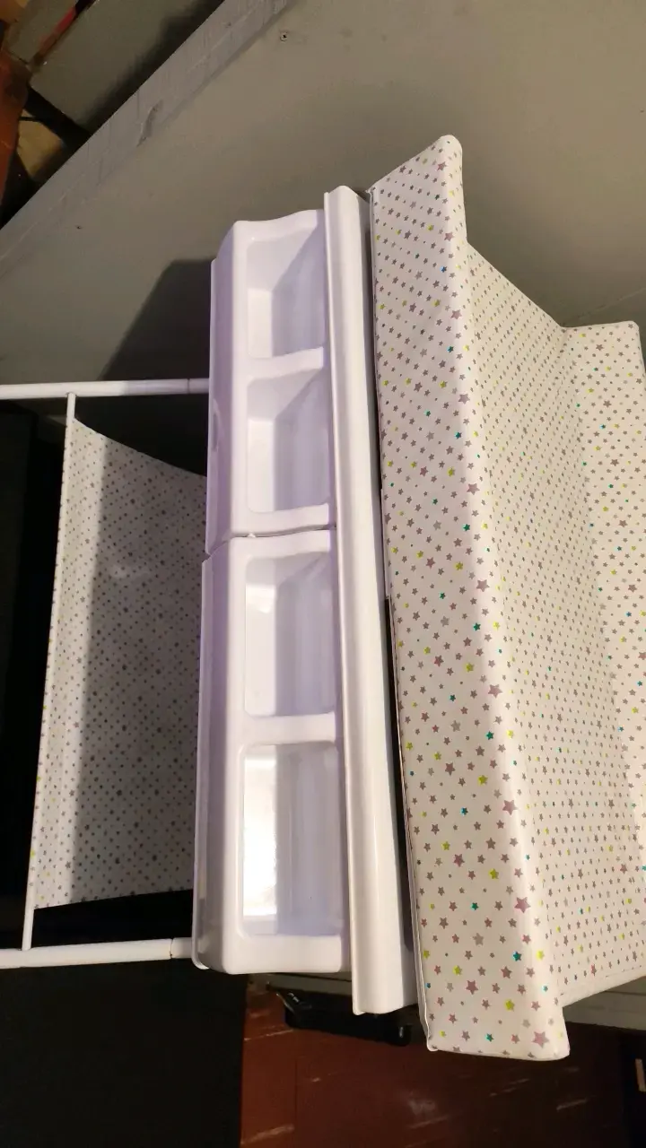 Mudador con bañera para bebé plegable - 2