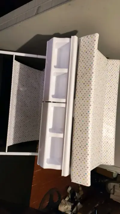 Mudador con bañera para bebé plegable - miniatura 3