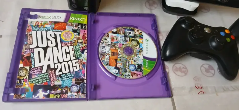 Consola Xbox 360 con Kinect y dos controles - 6
