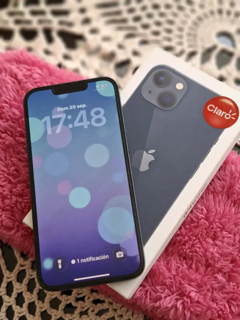 iPhone 13 en buen estado con caja original - 3