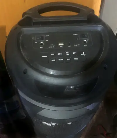 Parlante portátil Blik con controles superiores - miniatura 2