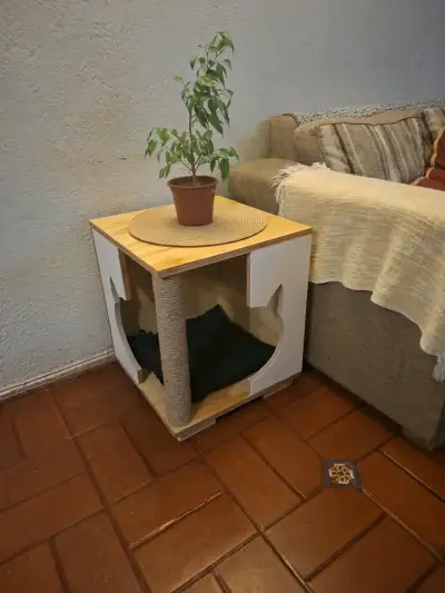 Mesa auxiliar con cueva para gatos - miniatura 1