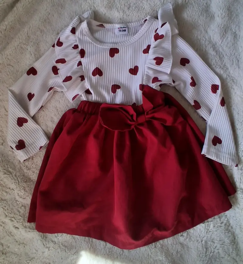 Vestido de bebé con corazones y volantes - 4