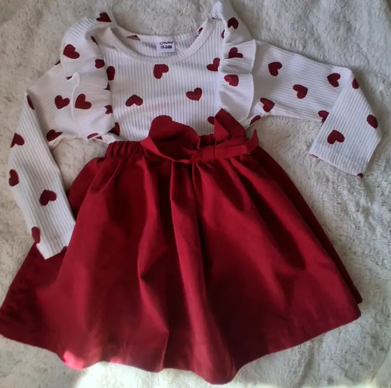 Vestido de bebé con corazones y volantes - 5