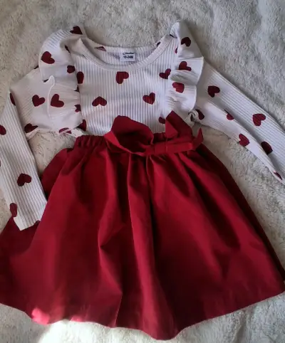 Vestido de bebé con corazones y volantes - miniatura 6