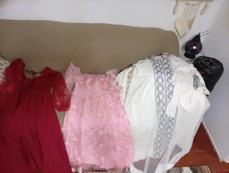 Vestido largo elegante rosa con detalles florales - 5