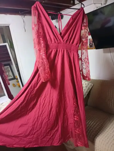 Vestido largo elegante rosa con detalles florales - miniatura 6