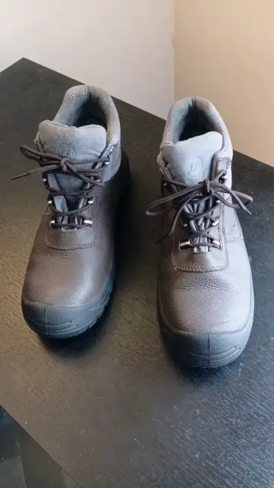Botas de seguridad marrones resistentes - miniatura 1