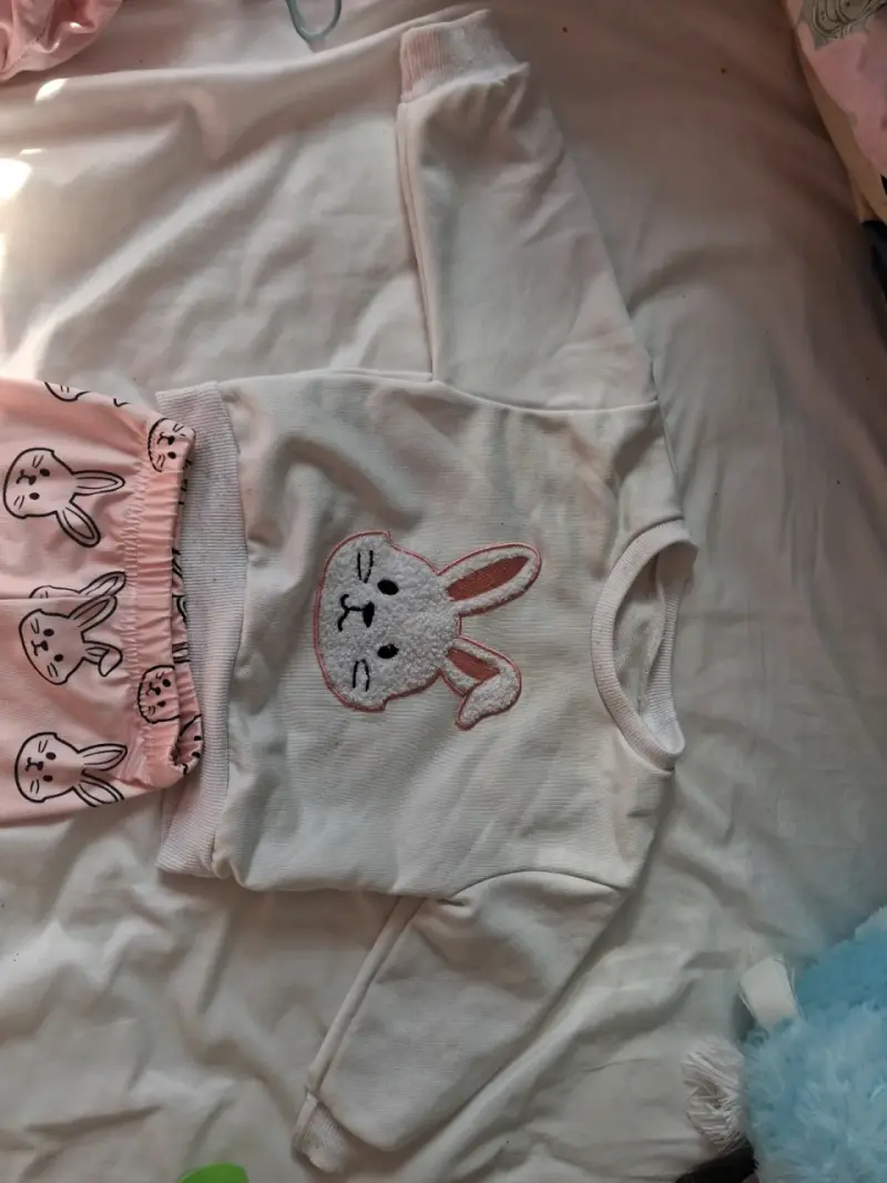 Conjunto infantil con diseño de conejito - 2