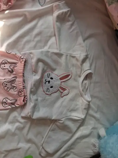 Conjunto infantil con diseño de conejito - miniatura 2