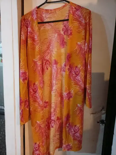 Kimono largo estampado floral amarillo y rosa - miniatura 1