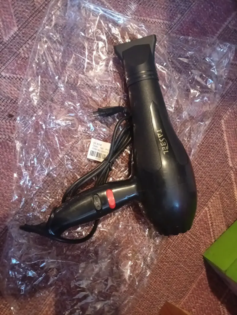 Secador de Pelo Negro Tesler con Boquilla