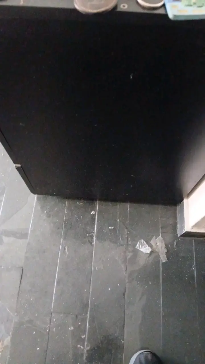 Cajonera de Madera Negra con Tres Cajones - 2