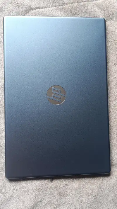 Laptop HP 15.6 pulgadas Ryzen 3 8GB RAM - miniatura 3