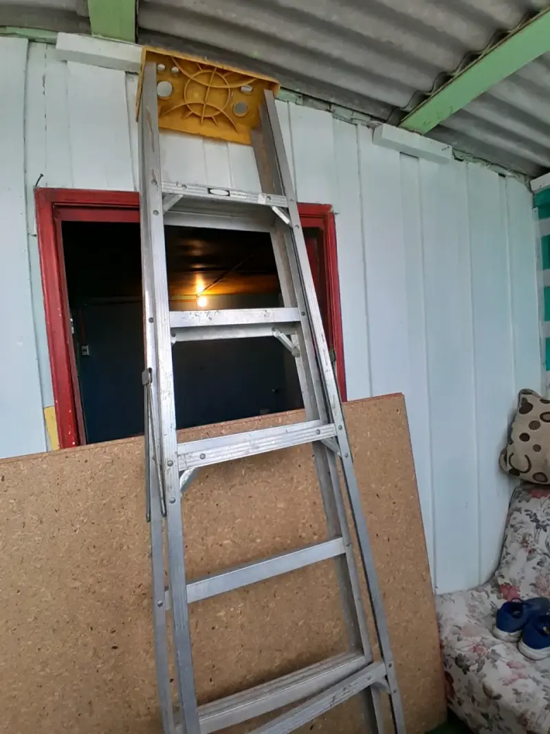 Escalera extensible de aluminio para trabajo seguro - 2