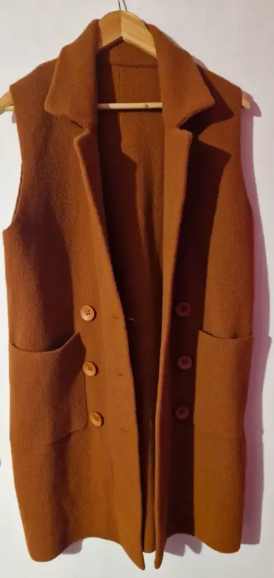 Abrigo largo sin mangas color marrón - miniatura 4