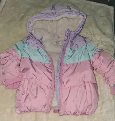 Chaqueta de invierno para niña con capucha - miniatura 4