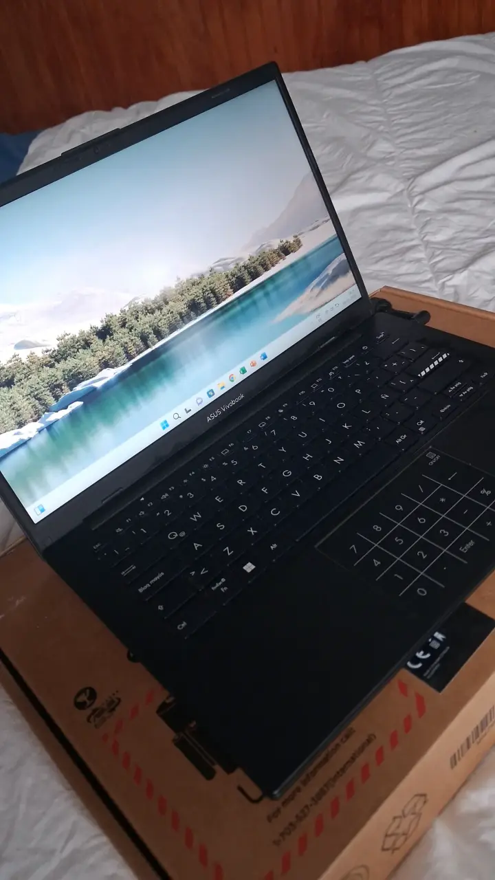 Laptop ASUS VivoBook con AMD Ryzen 5 - 2