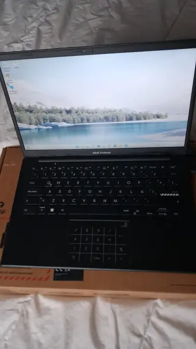Laptop ASUS VivoBook con AMD Ryzen 5 - miniatura 3