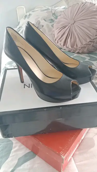 Zapatos de Tacón Negro con Punta Abierta - miniatura 1
