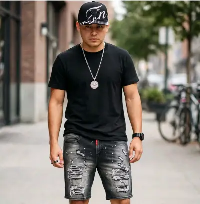 Gorra negra con diseño de toro y texto - miniatura 1