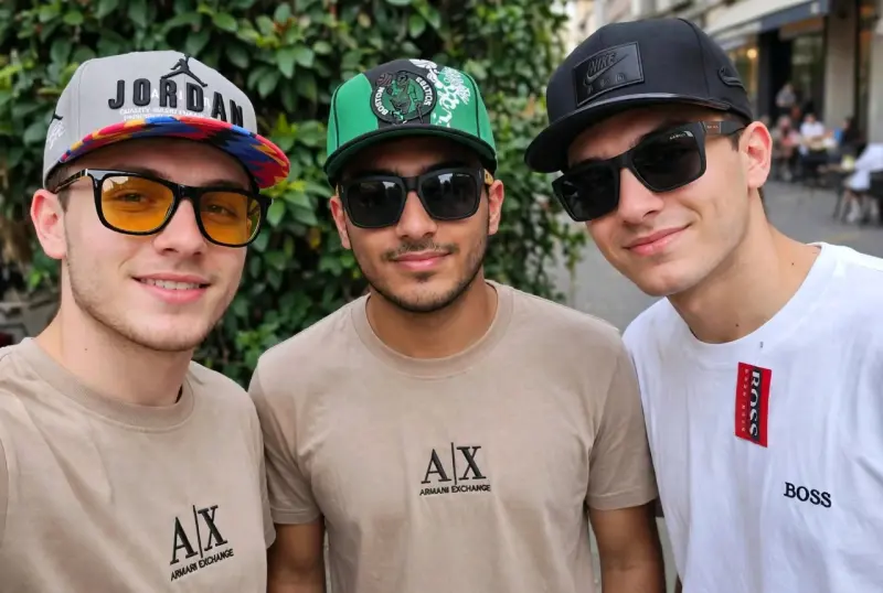 Gorra negra con diseño de toro y texto - 6