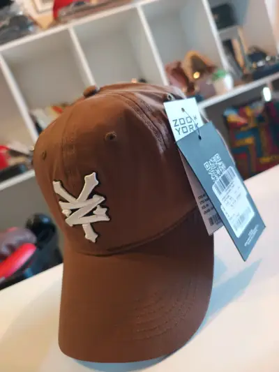 Gorra marrón Zoo York con logo bordado - miniatura 1