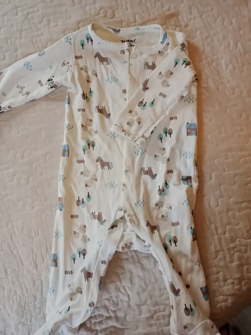 Lote de ropa para bebé Tribu en buen estado - 2