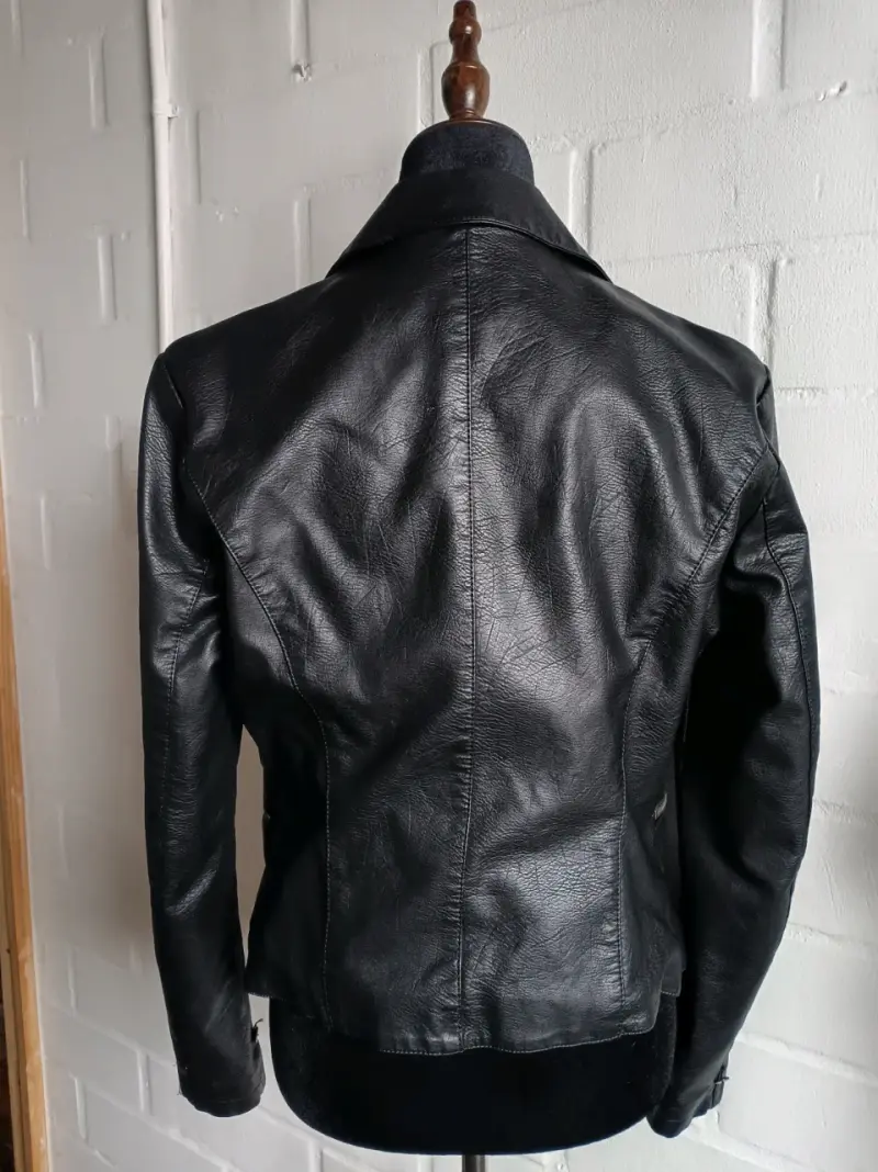Chaqueta de cuero negra para mujer - 2