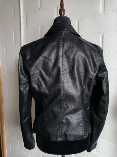 Chaqueta de cuero negra para mujer - miniatura 2
