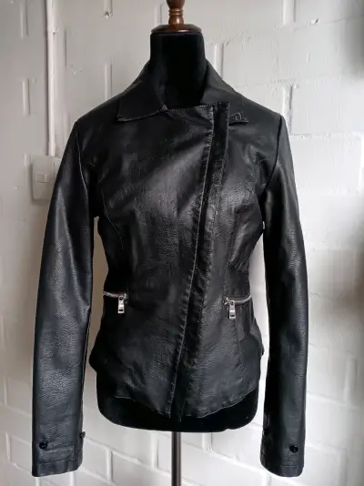 Chaqueta de cuero negra para mujer - miniatura 3