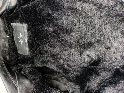 Chaqueta de cuero negra para mujer - miniatura 4