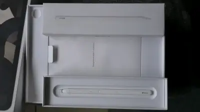 iPad Air con Apple Pencil en caja original - miniatura 2