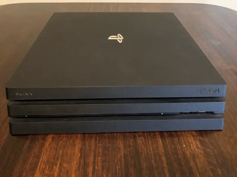 Consola Sony PS4 Pro 1TB con dos controles - 6