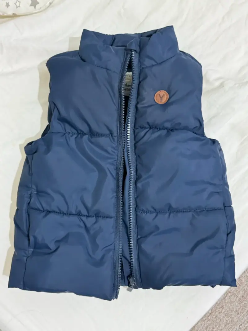 Chaleco acolchado azul para niño