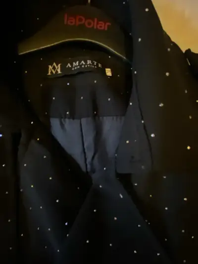 Abrigo negro con puntos brillantes y cinturón - miniatura 3