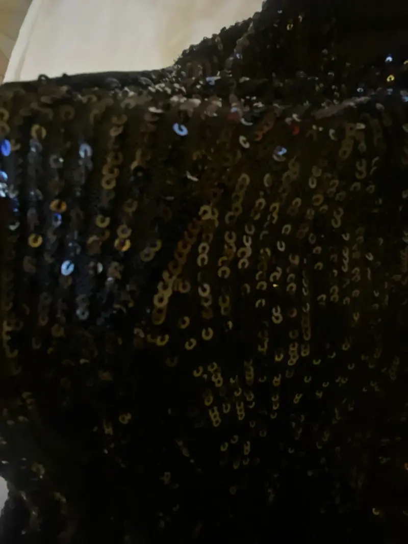 Blusa sin mangas con lentejuelas negras - 3