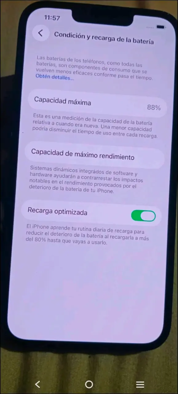 iPhone en buen estado con batería optimizada - 2