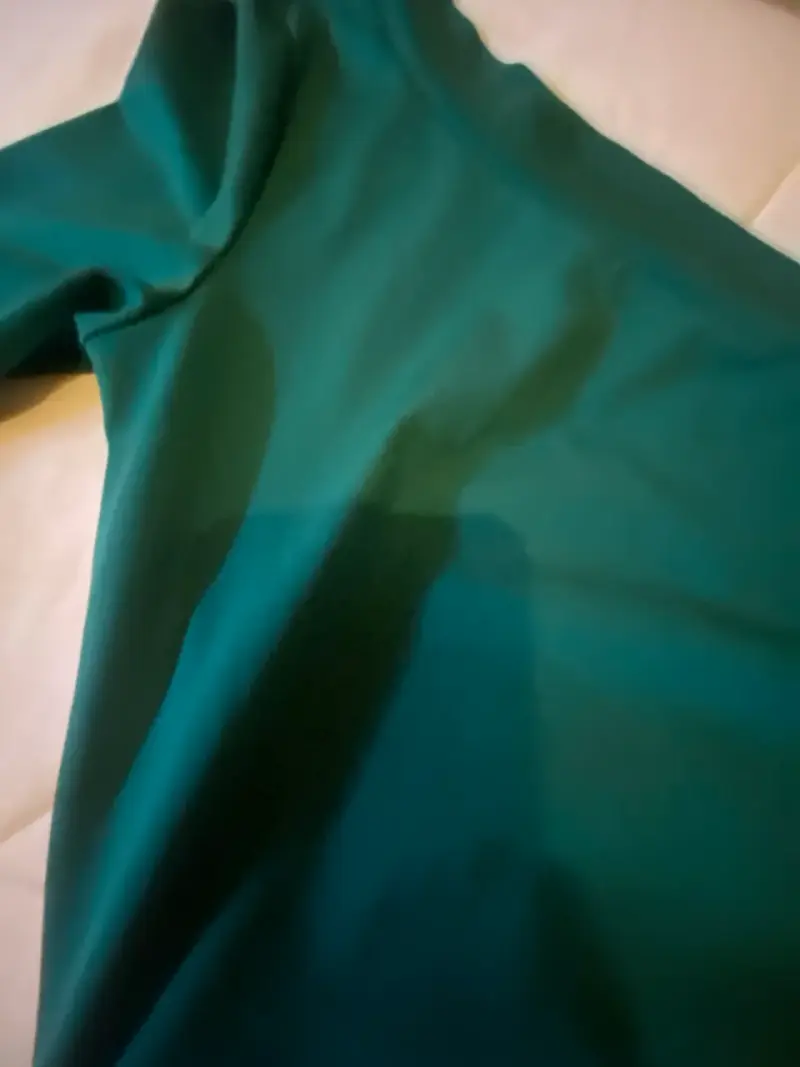 Vestido verde con mangas acampanadas - 3