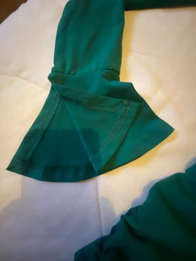 Vestido verde con mangas acampanadas - 4