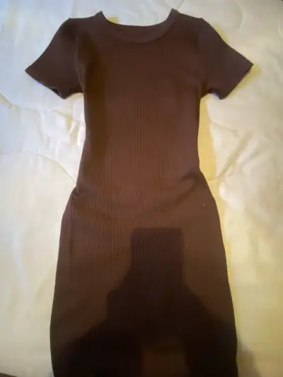 Vestido ajustado marrón de manga corta - miniatura 1