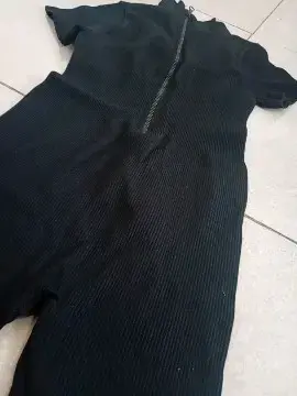 Enterito corto negro con cierre frontal - 2
