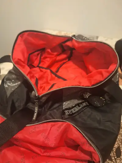 Bolso deportivo Everlast negro con brillo - miniatura 4