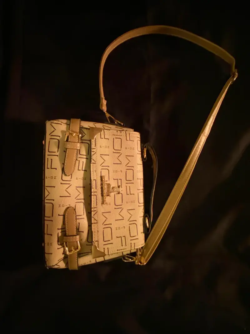Cartera cruzada beige con diseño FOM - 2