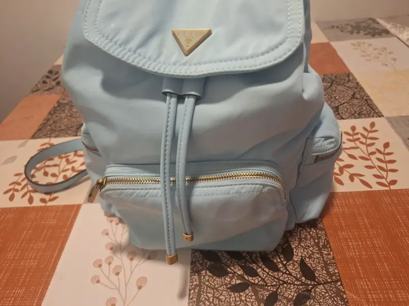Mochila celeste Guess con bolsillos - 2